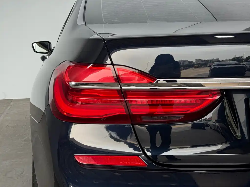 BMW 7 Series — фото 13