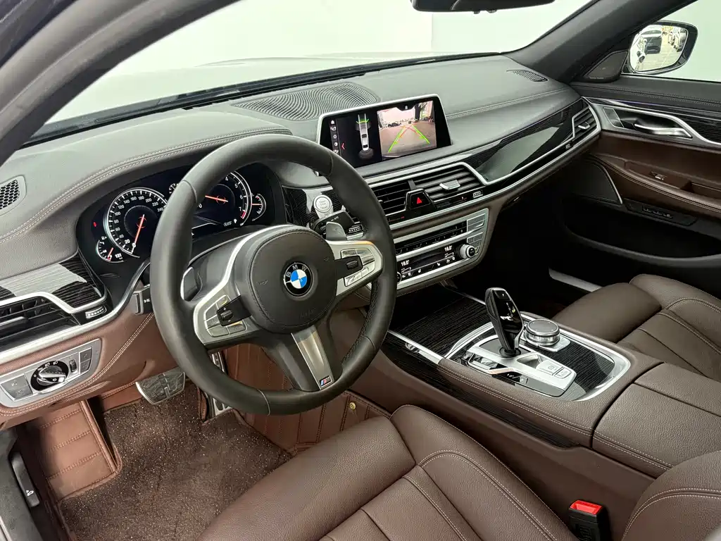 BMW 7 Series — фото 14