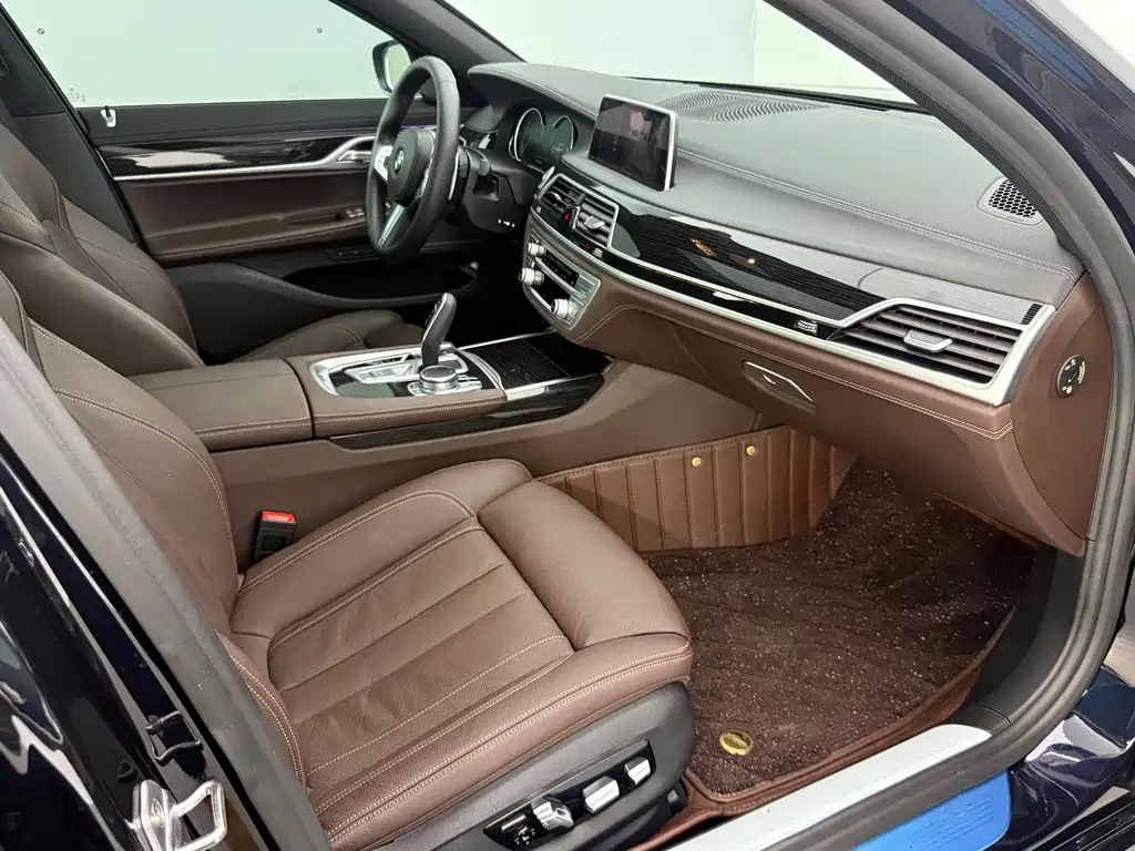BMW 7 Series — фото 9