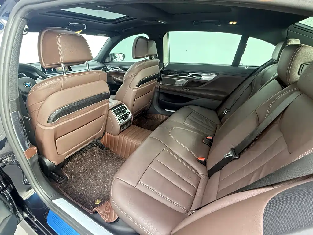 BMW 7 Series — фото 10