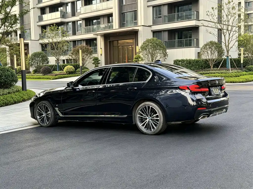BMW 5 Series — фото 9