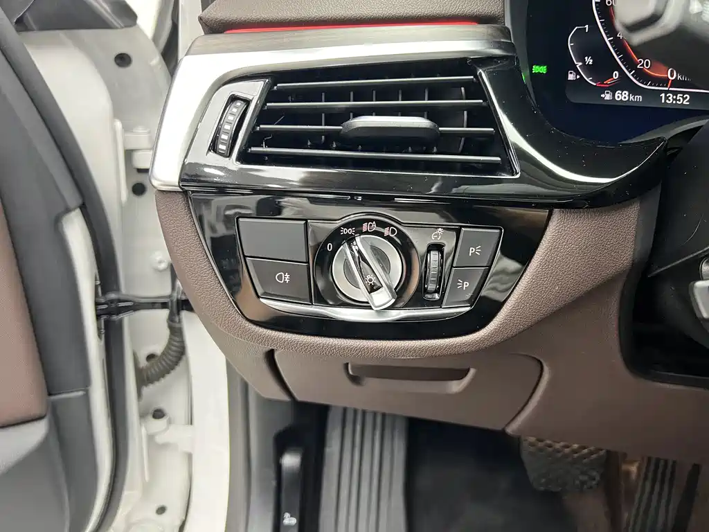 BMW 5 Series — фото 11