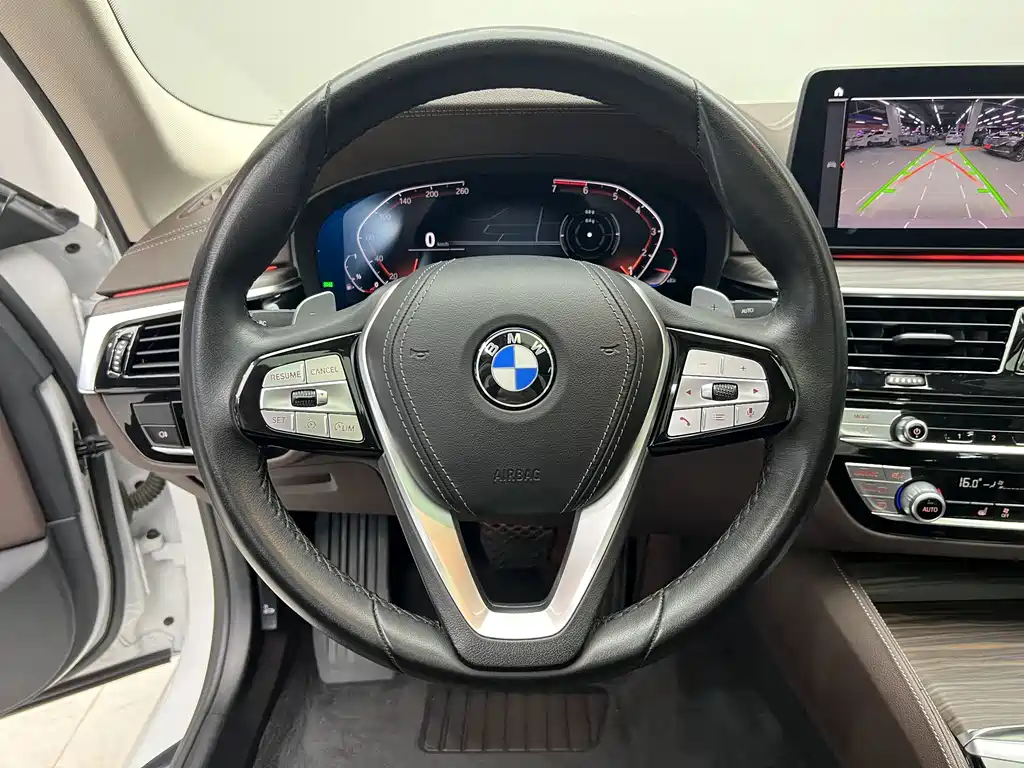 BMW 5 Series — фото 13