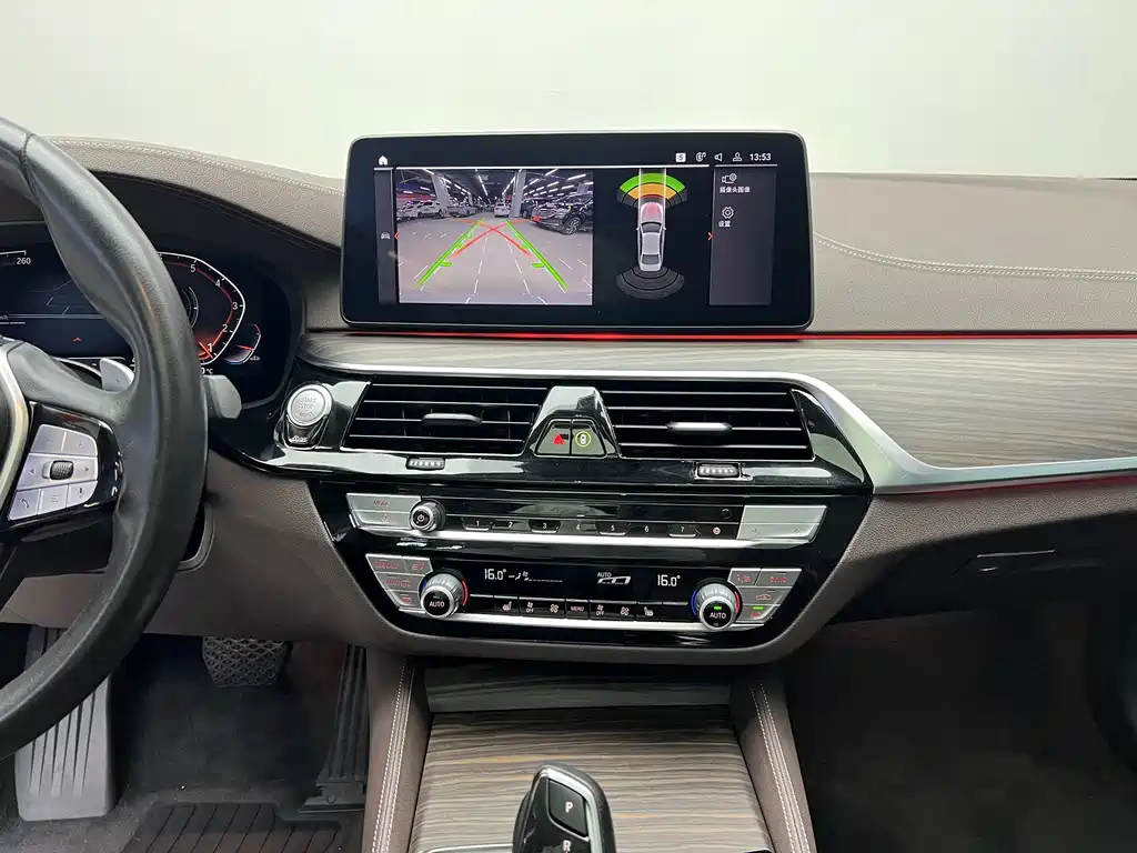 BMW 5 Series — фото 15