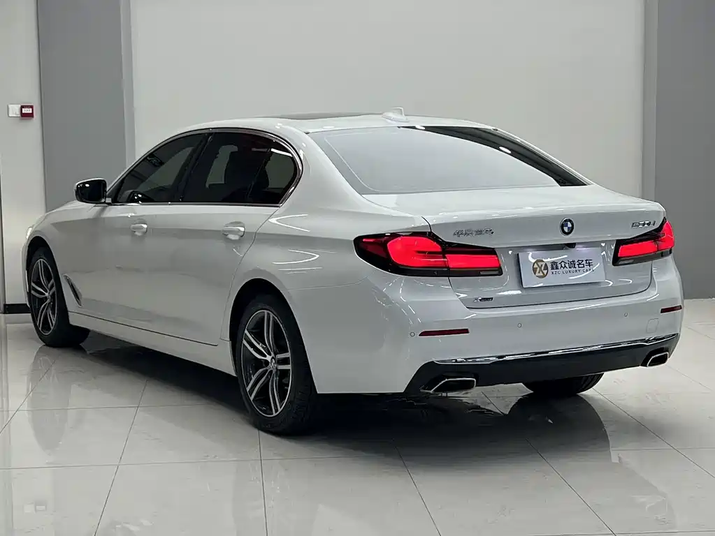 BMW 5 Series — фото 17