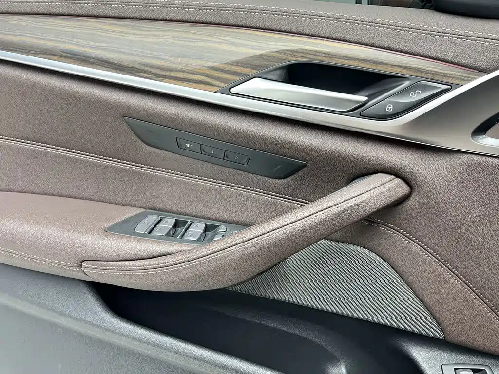 BMW 5 Series — фото 10