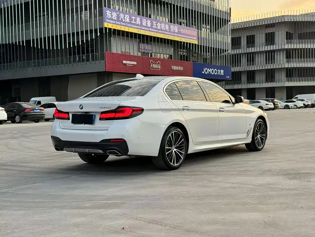 BMW 5 Series — фото 9