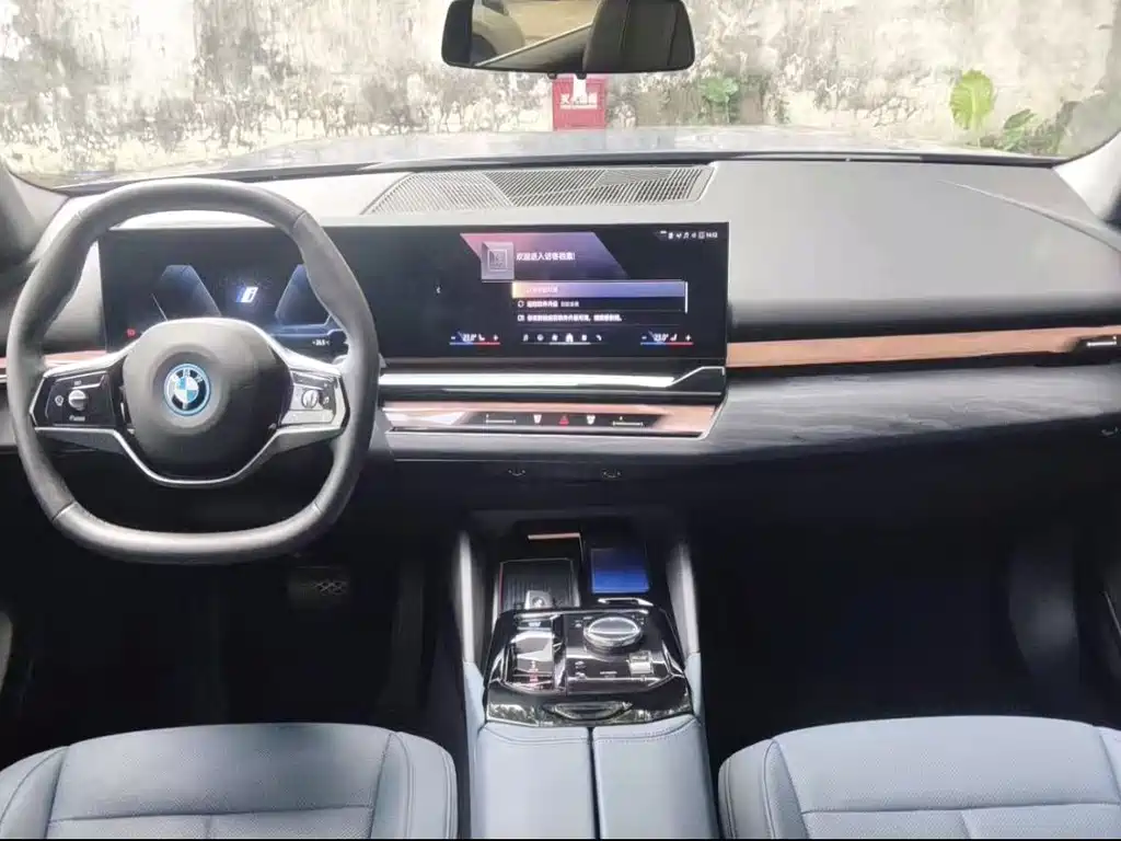 BMW i5 — фото 7