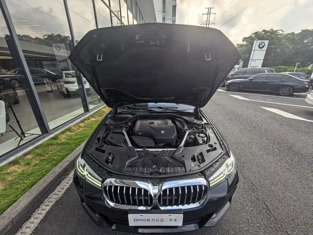 BMW 5 Series — фото 11
