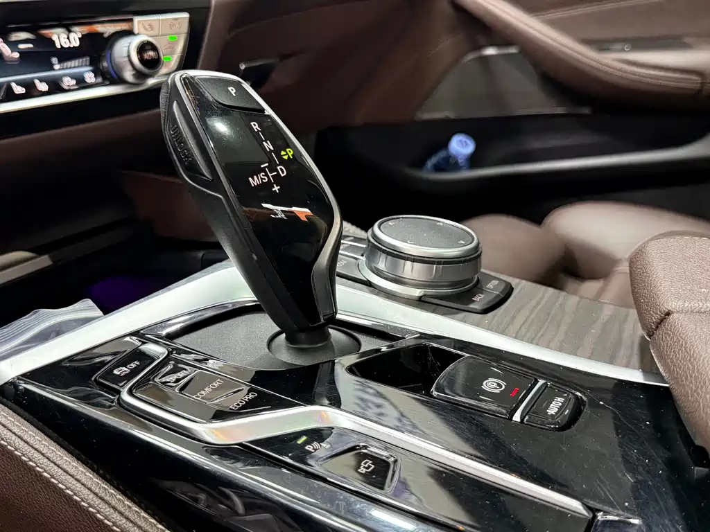 BMW 5 Series — фото 14