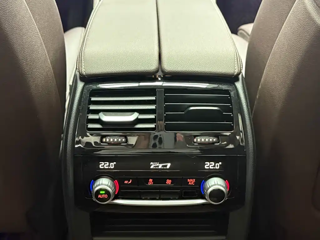 BMW 5 Series — фото 15