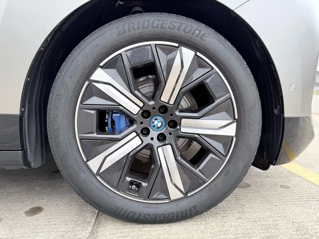 BMW iX — фото 17
