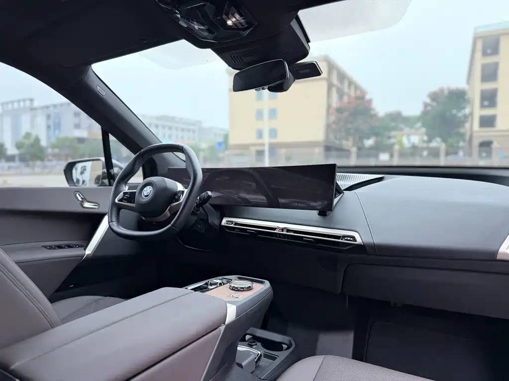 BMW iX — фото 10
