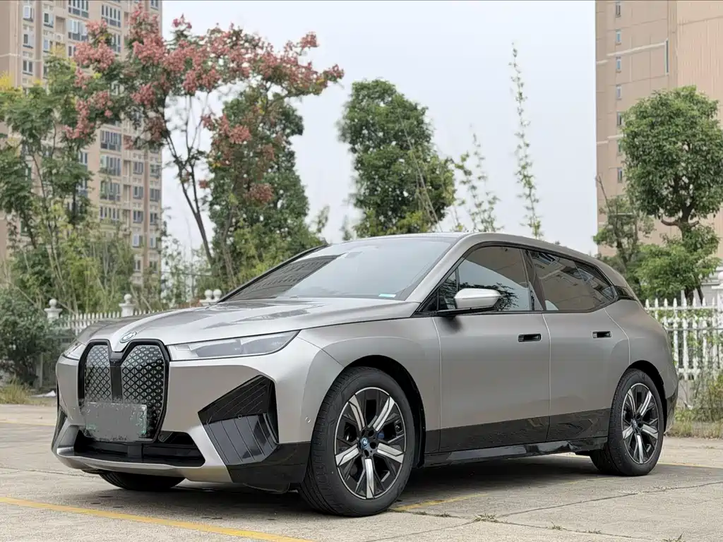 BMW iX