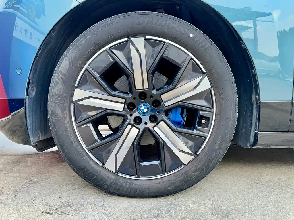 BMW iX — фото 21