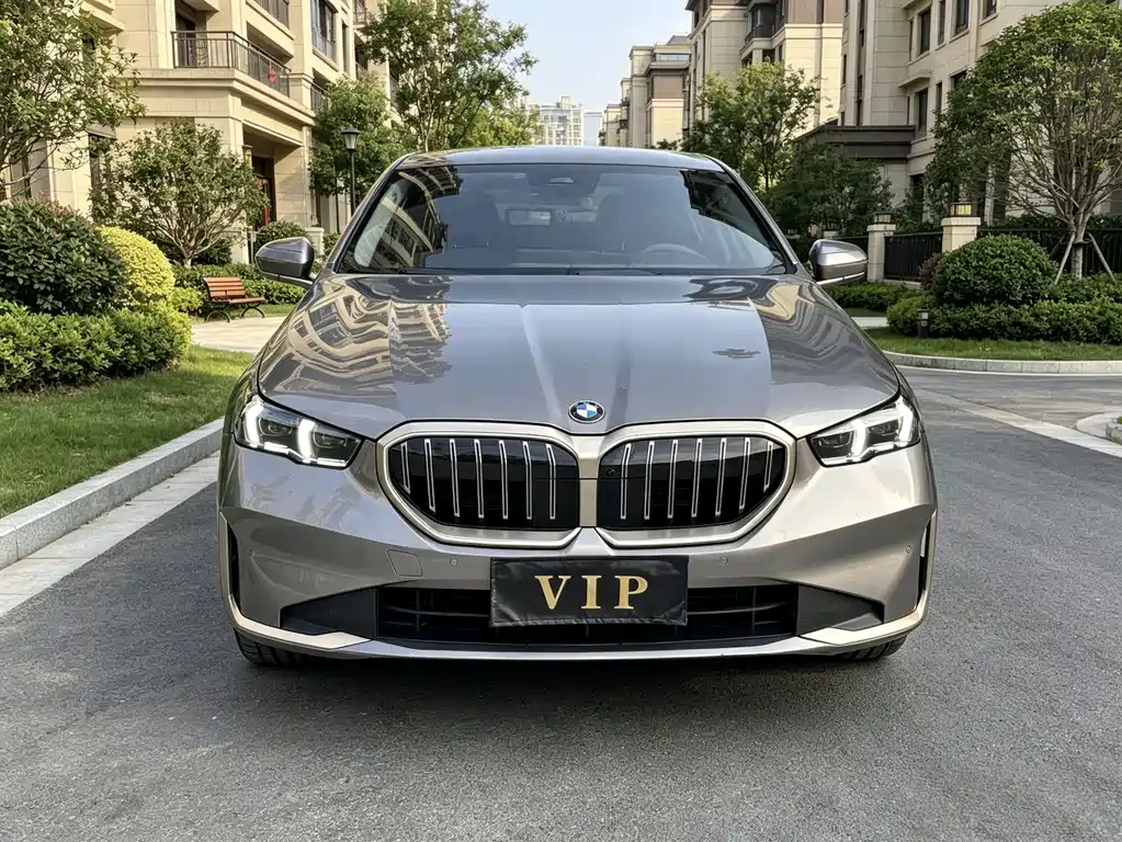 BMW 5 Series — фото 2