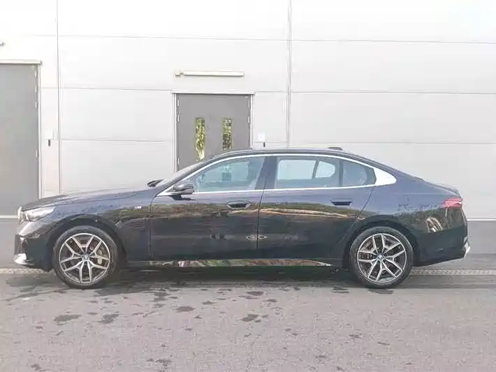BMW i5 — фото 2