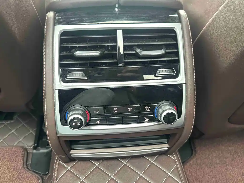 BMW 7 Series — фото 11