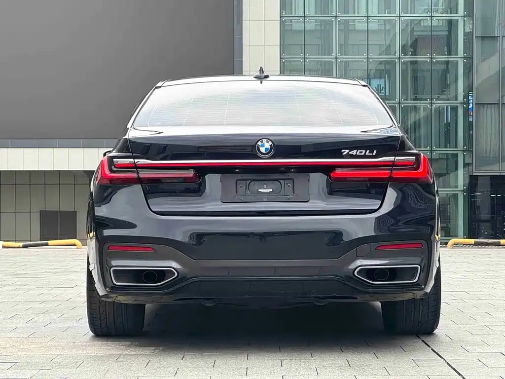 BMW 7 Series — фото 13