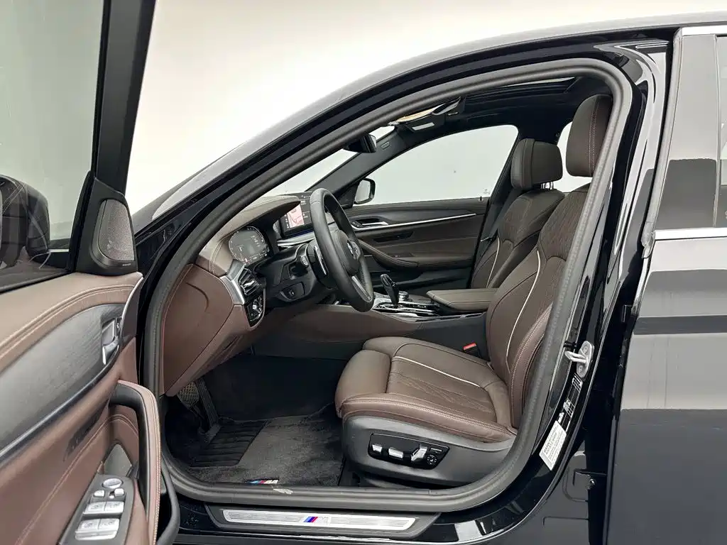 BMW 5 Series — фото 17