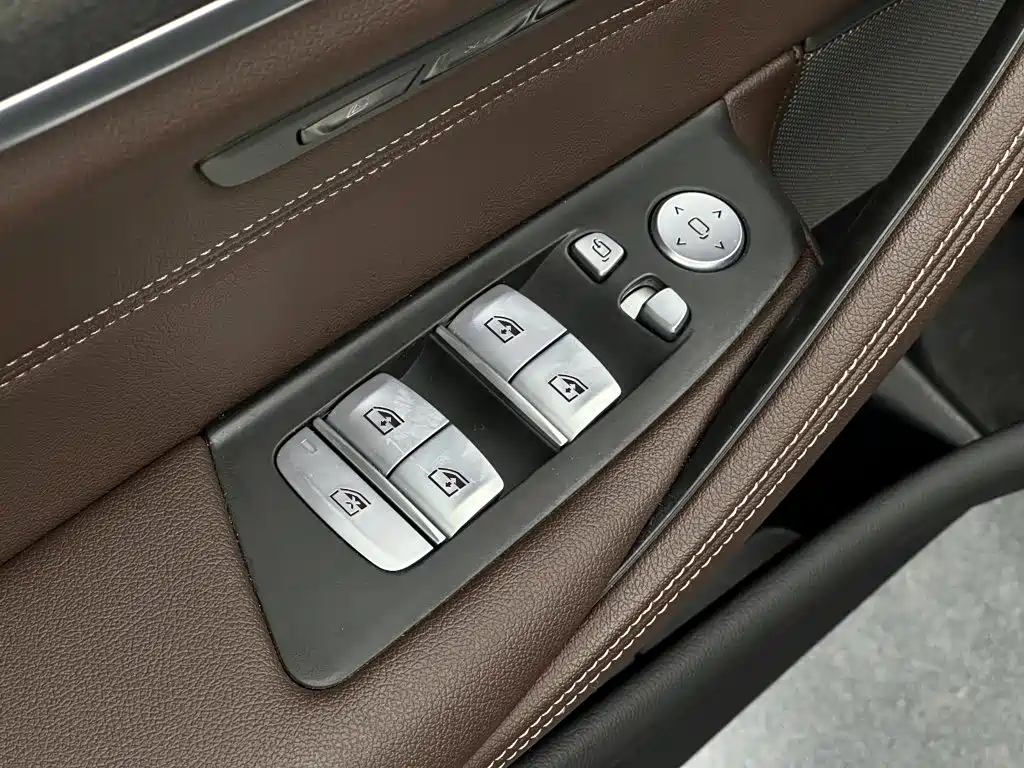 BMW 5 Series — фото 23