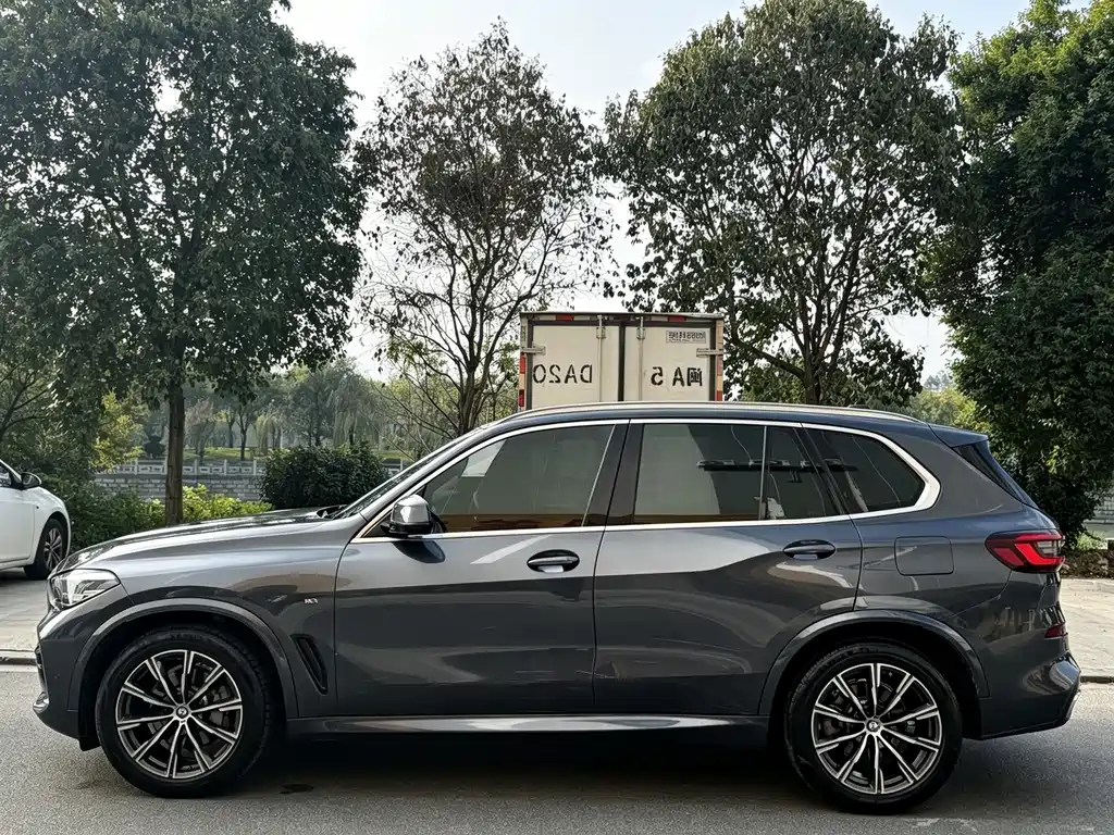 BMW X5 (Import) — фото 3