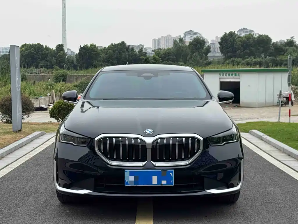 BMW 5 Series — фото 2