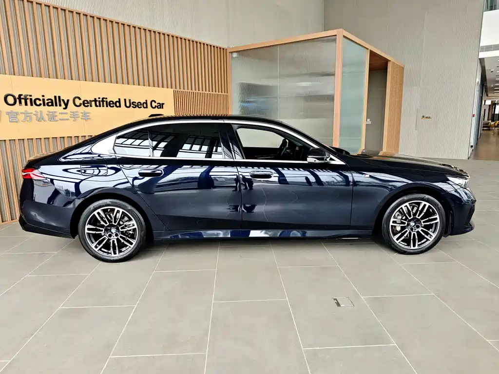 BMW 5 Series — фото 3