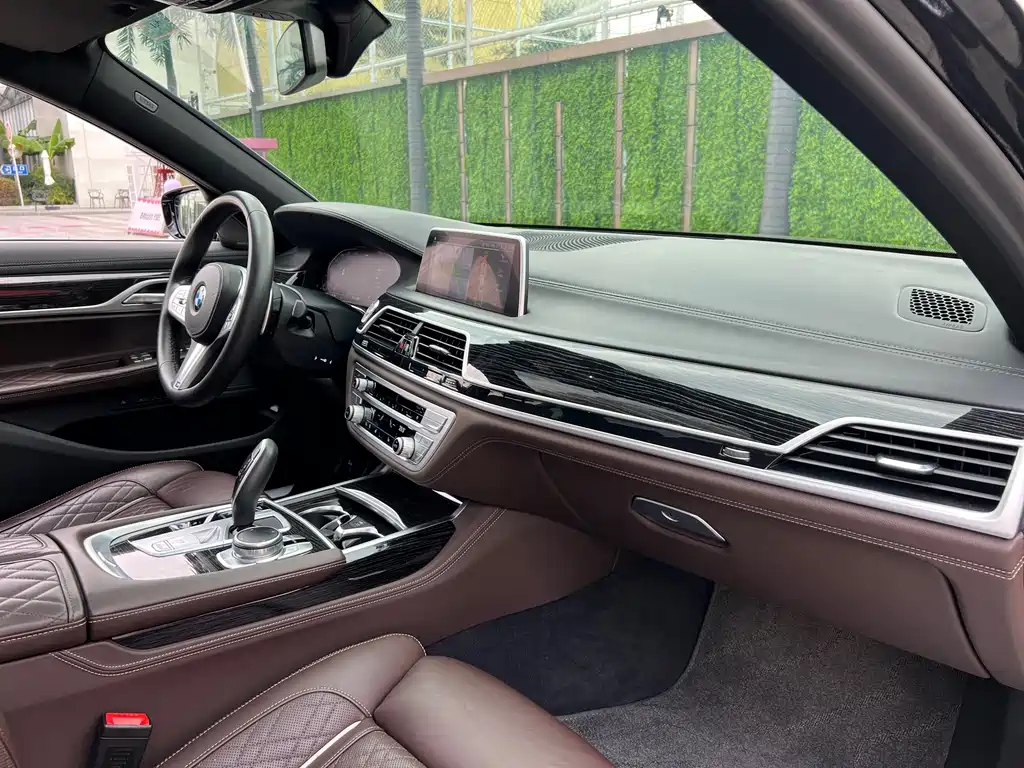 BMW 7 Series — фото 11