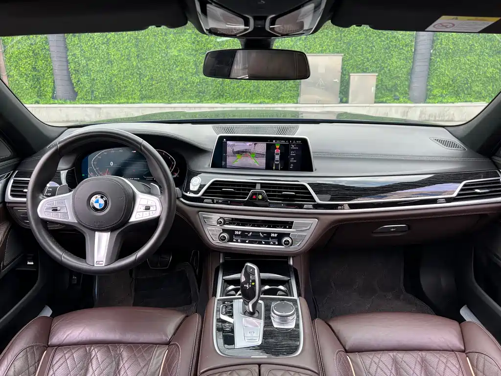 BMW 7 Series — фото 19