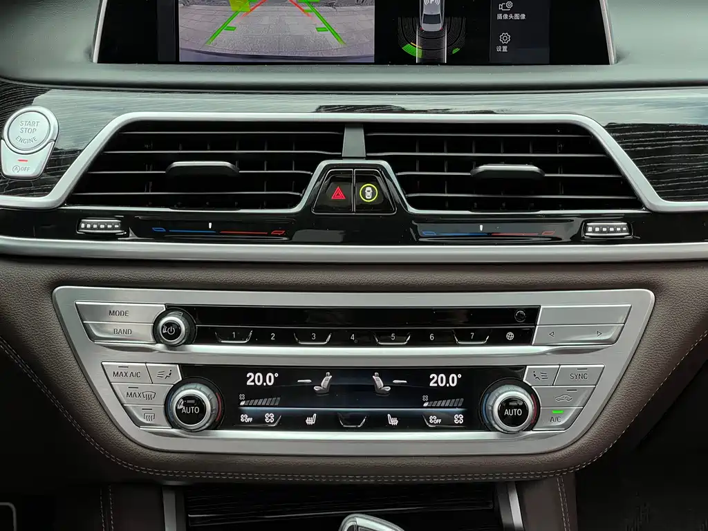 BMW 7 Series — фото 23