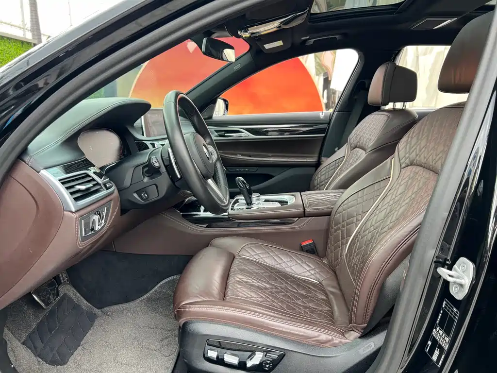 BMW 7 Series — фото 10