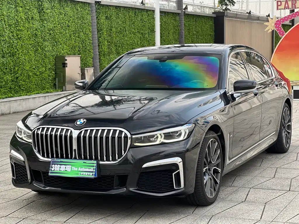 BMW 7 Series — фото 1