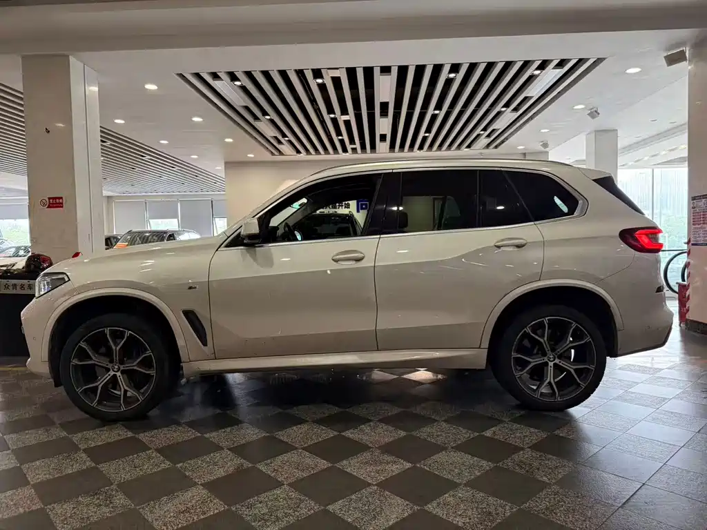 BMW X5 (Import) — фото 2