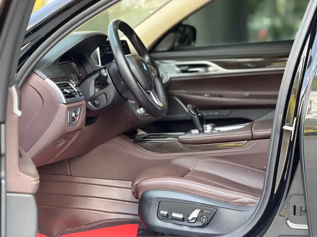 BMW 7 Series — фото 10