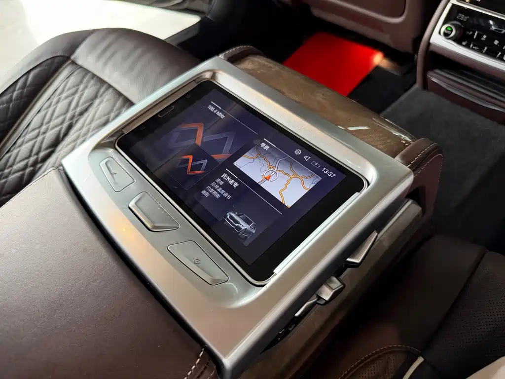 BMW 7 Series — фото 13