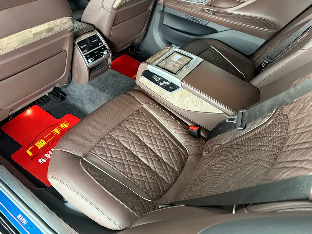 BMW 7 Series — фото 14