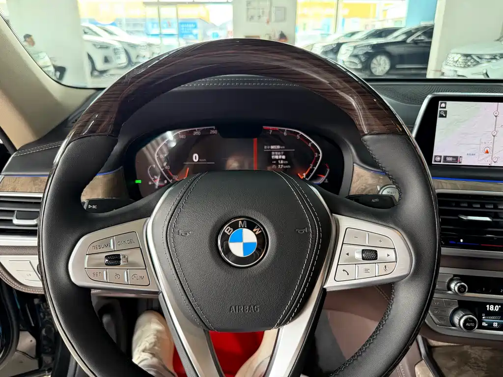 BMW 7 Series — фото 15