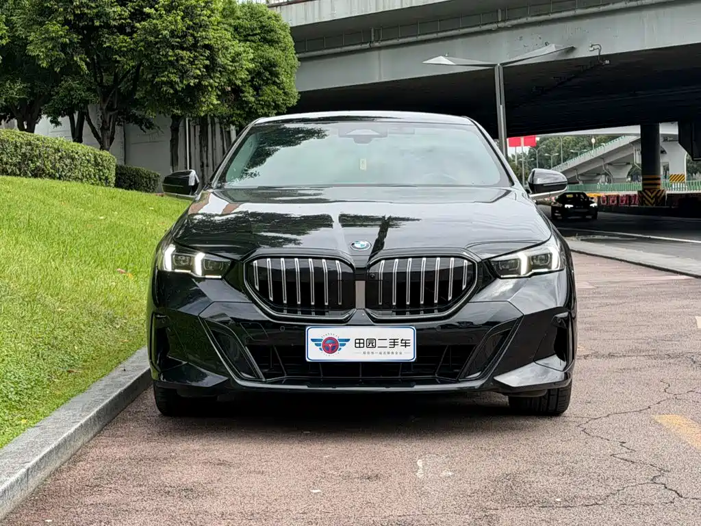 BMW 5 Series — фото 2
