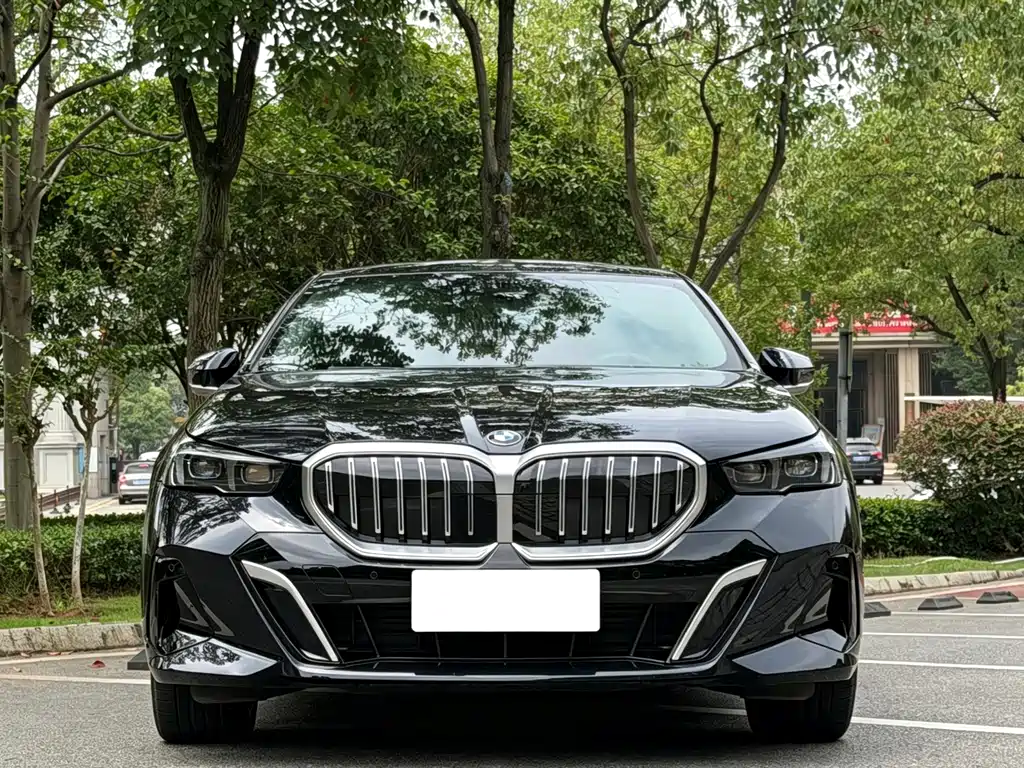 BMW 5 Series — фото 2