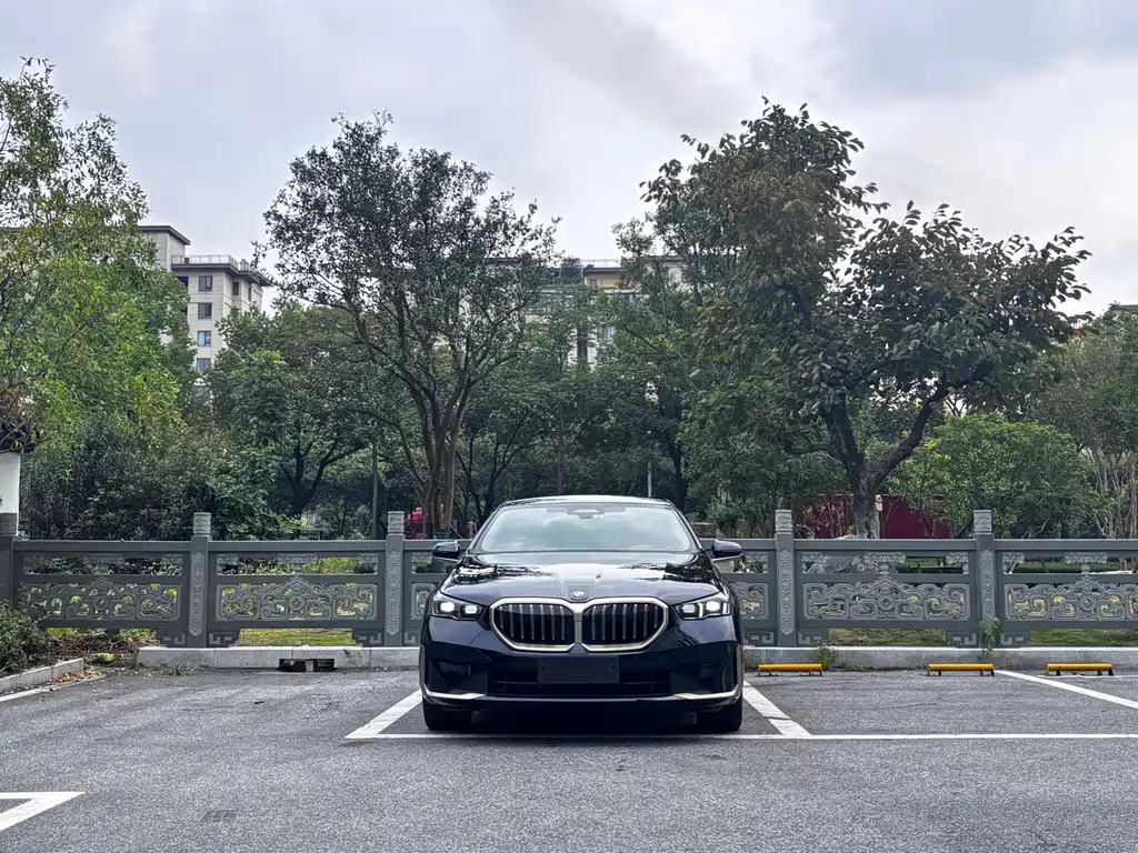 BMW 5 Series — фото 2