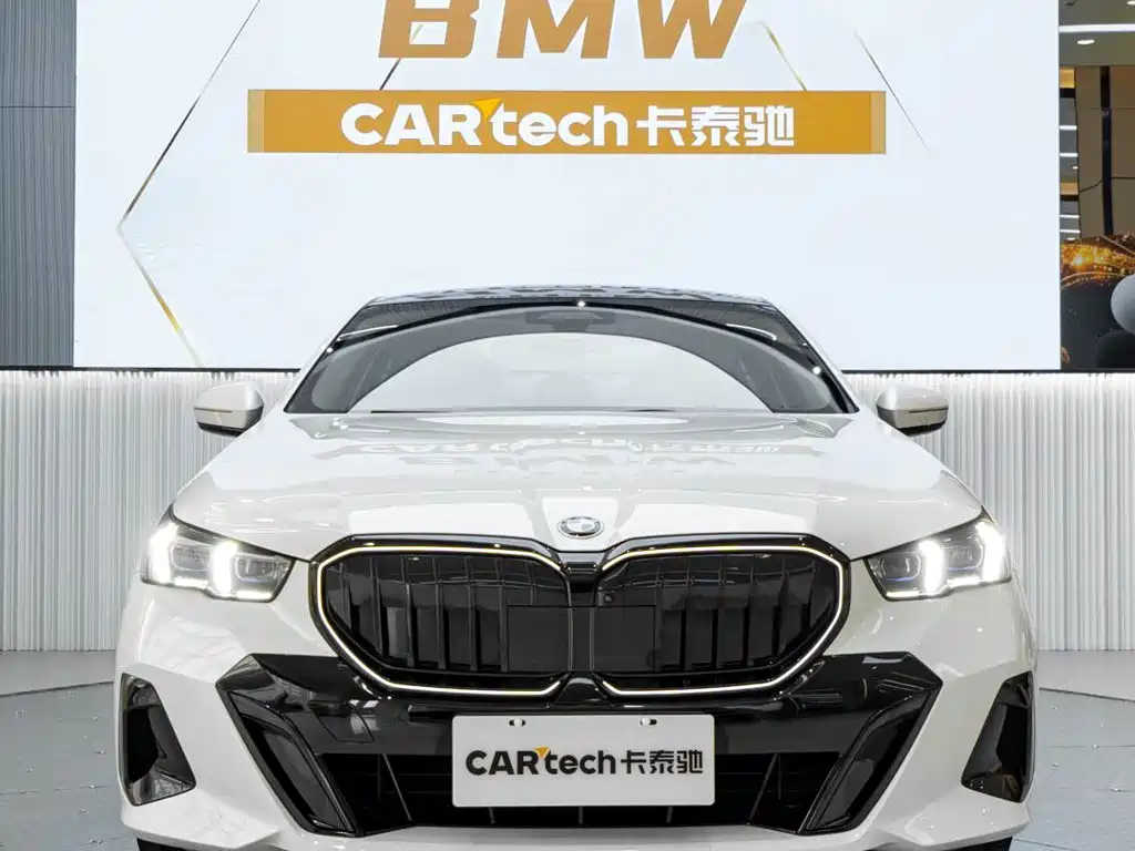 BMW 5 Series — фото 2