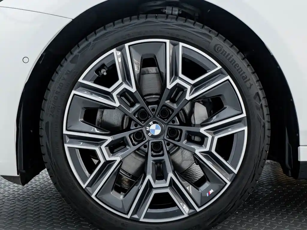 BMW 5 Series — фото 10