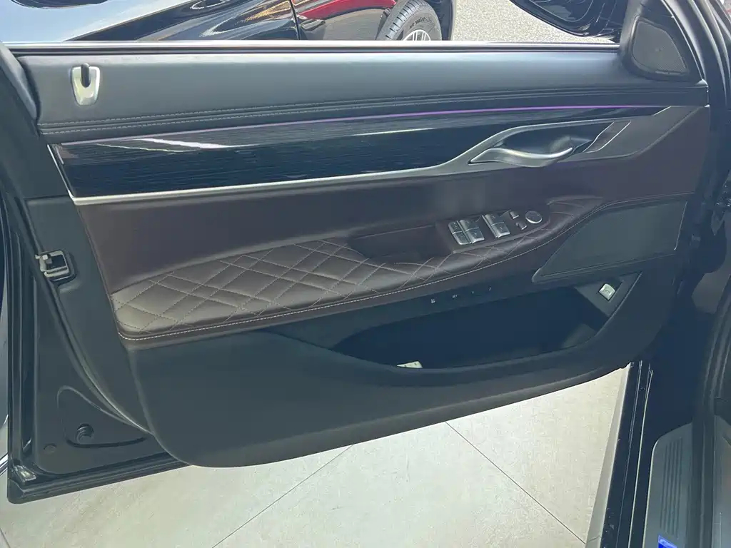 BMW 7 Series — фото 14