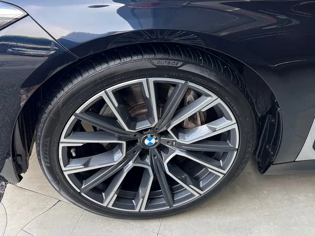 BMW 7 Series — фото 15