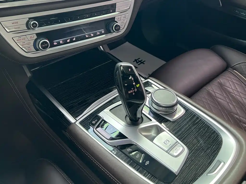 BMW 7 Series — фото 5