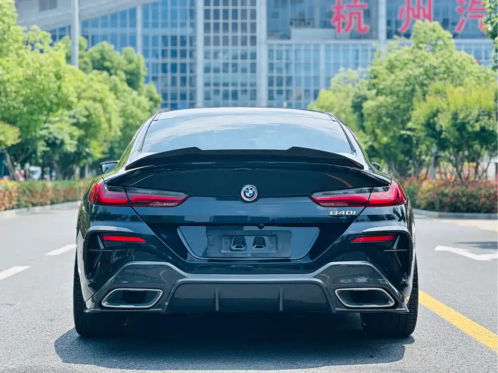 BMW 8 Series — фото 15
