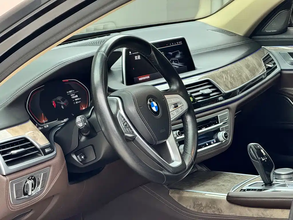BMW 7 Series — фото 2