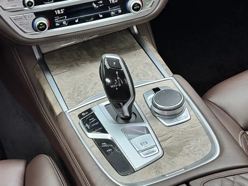 BMW 7 Series — фото 6