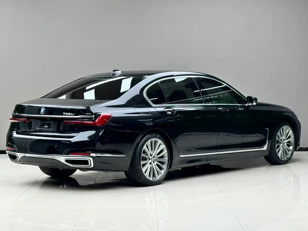 BMW 7 Series — фото 9